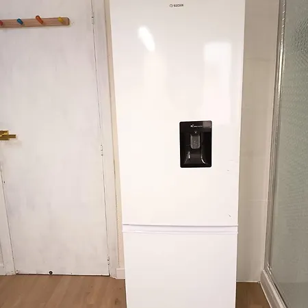 Close Sea Metro And Ciutat De Les Arts I Les Ciencies 瓦伦西亚