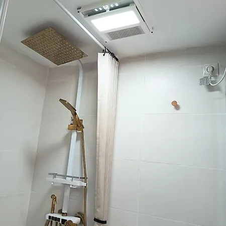 Close Sea Metro And Ciutat De Les Arts I Les Ciencies 民宿